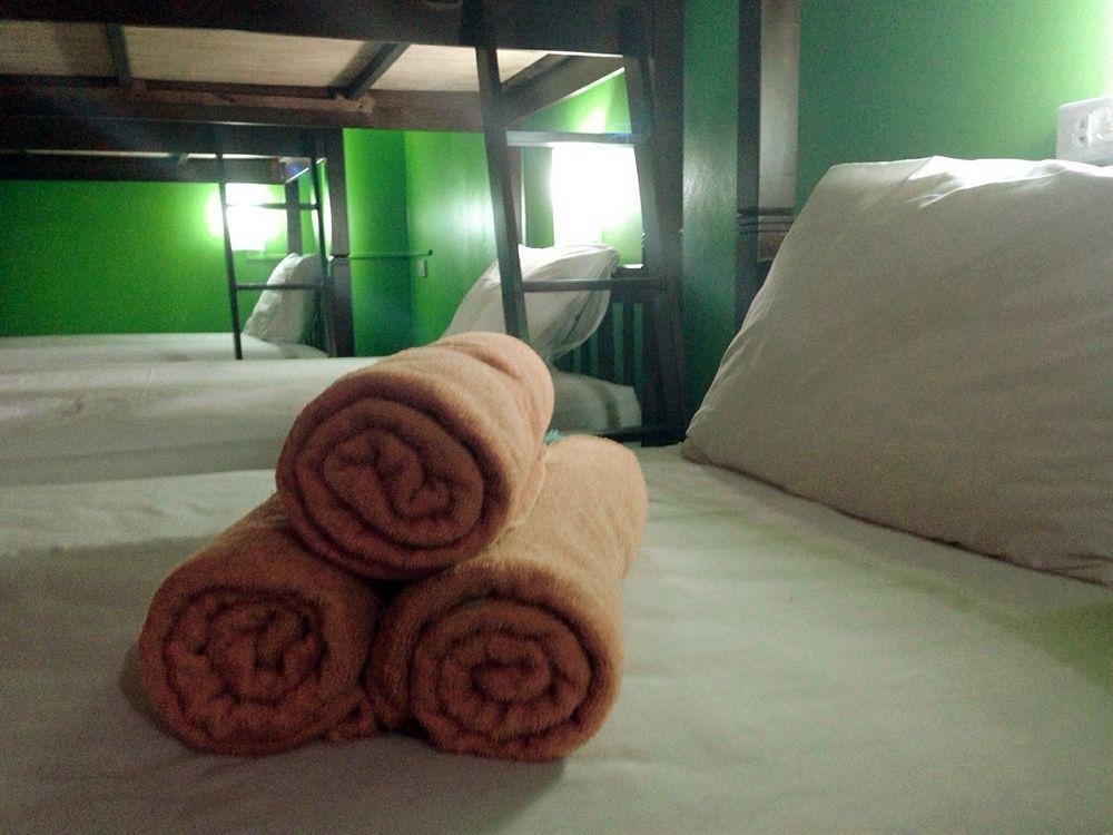 Silla Patong Hostel Экстерьер фото