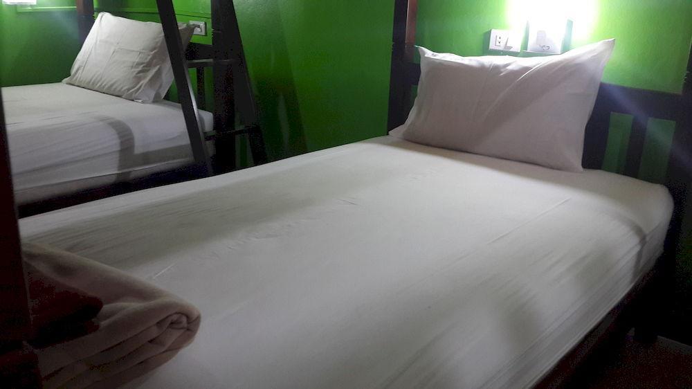 Silla Patong Hostel Экстерьер фото