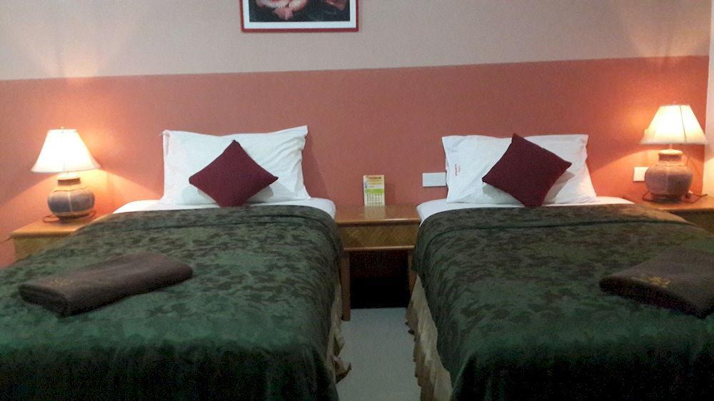 Silla Patong Hostel Экстерьер фото