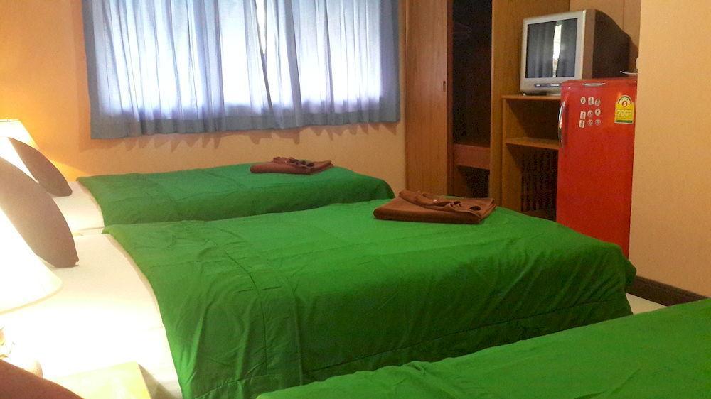 Silla Patong Hostel Экстерьер фото