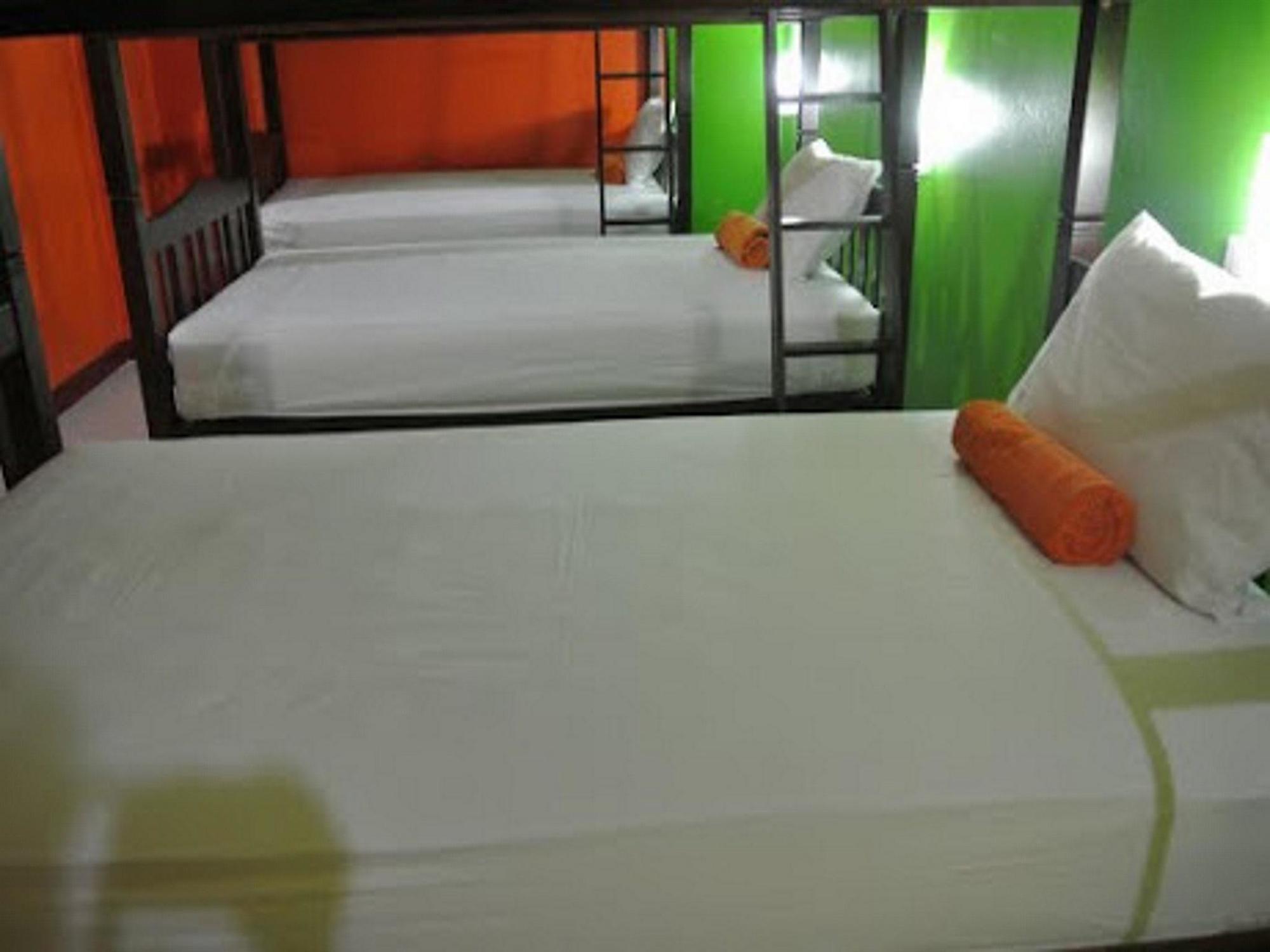 Silla Patong Hostel Экстерьер фото