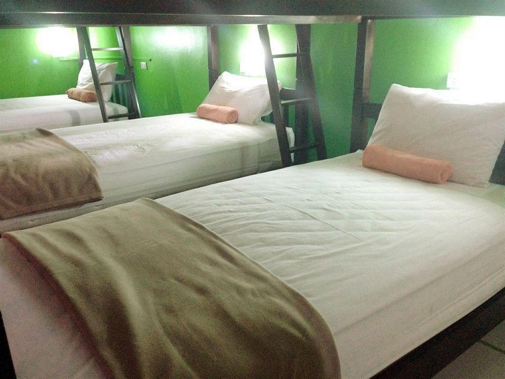 Silla Patong Hostel Экстерьер фото