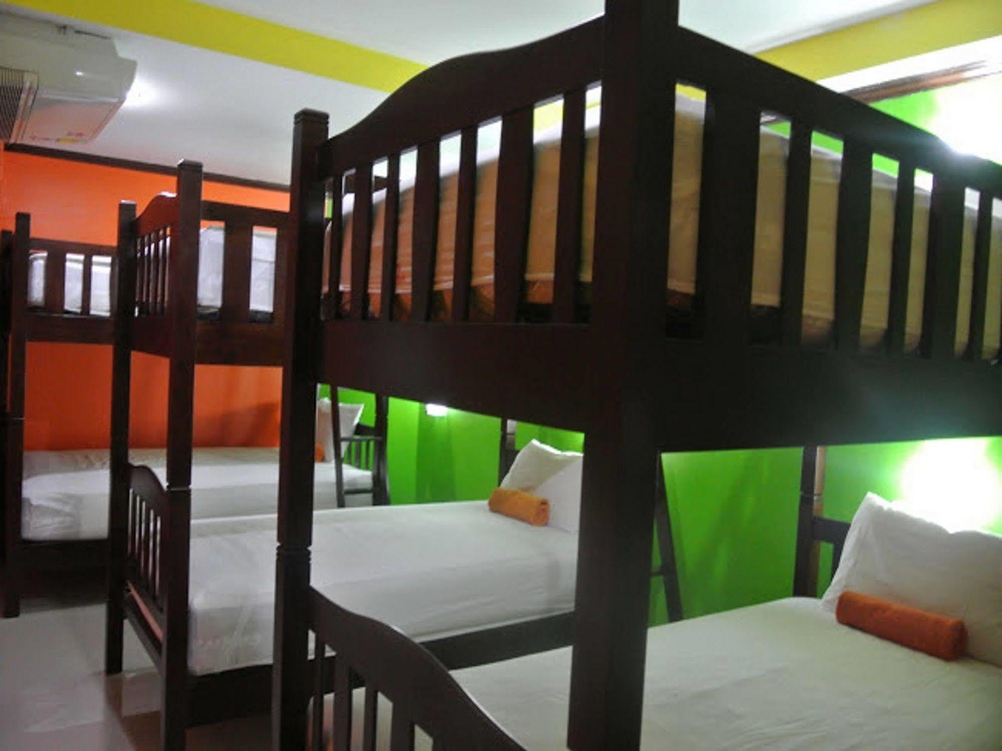 Silla Patong Hostel Экстерьер фото