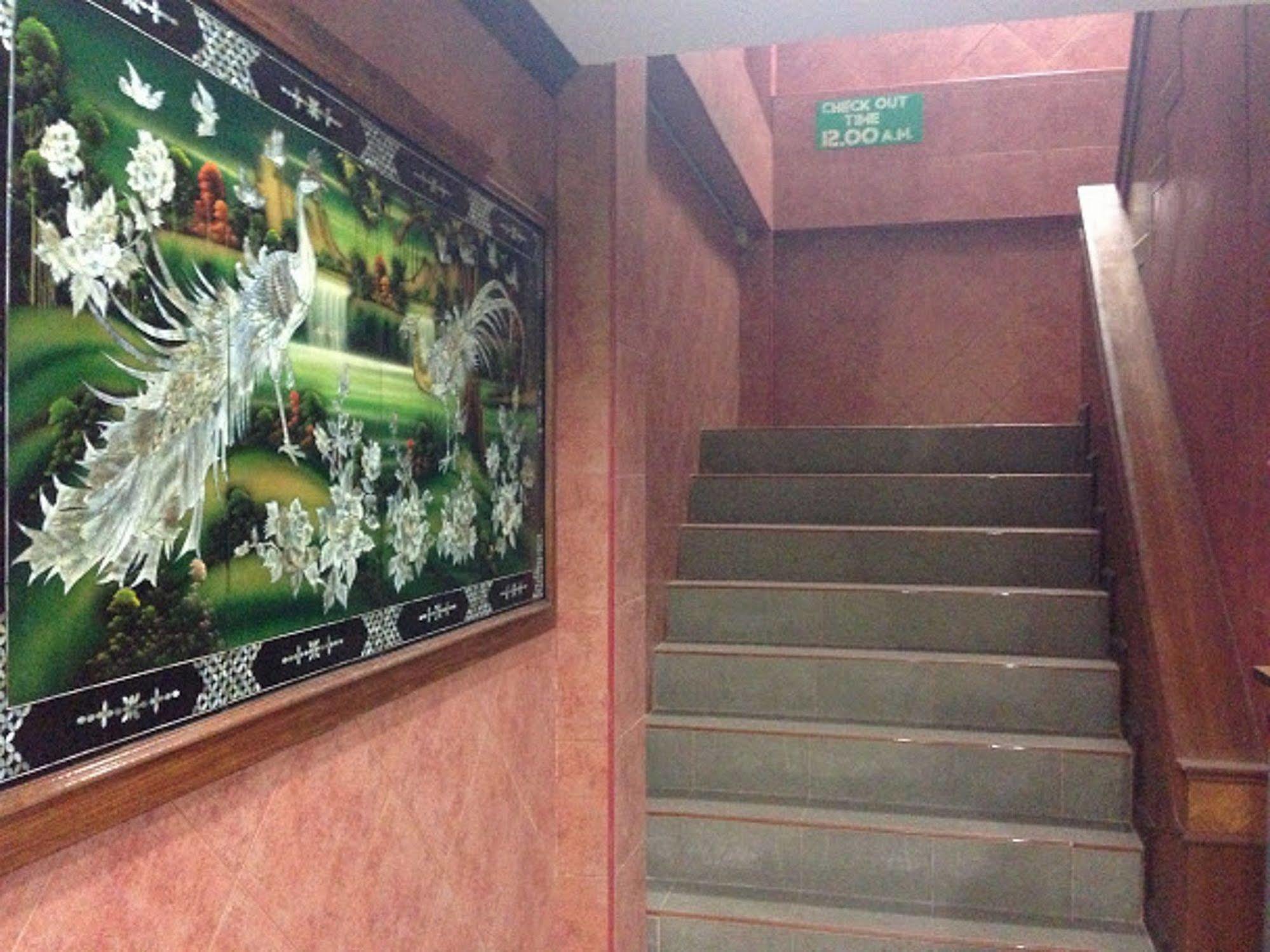 Silla Patong Hostel Экстерьер фото