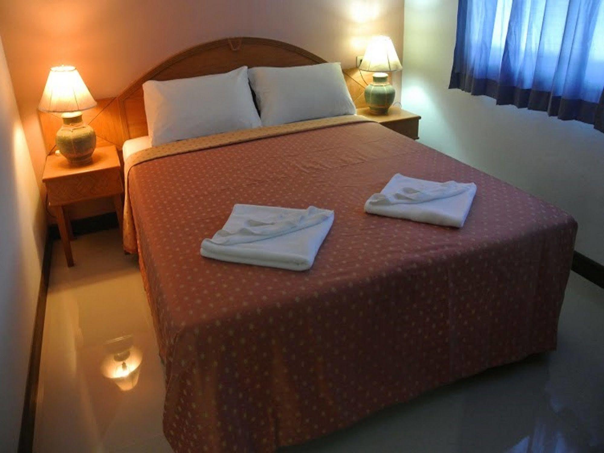 Silla Patong Hostel Экстерьер фото