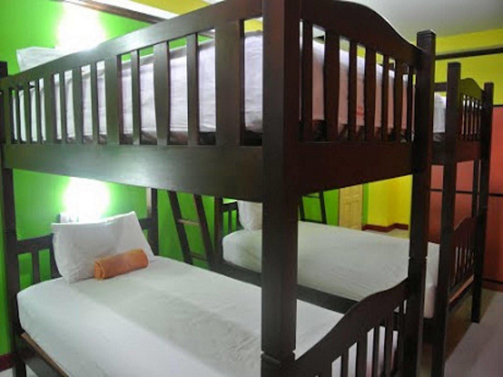 Silla Patong Hostel Экстерьер фото
