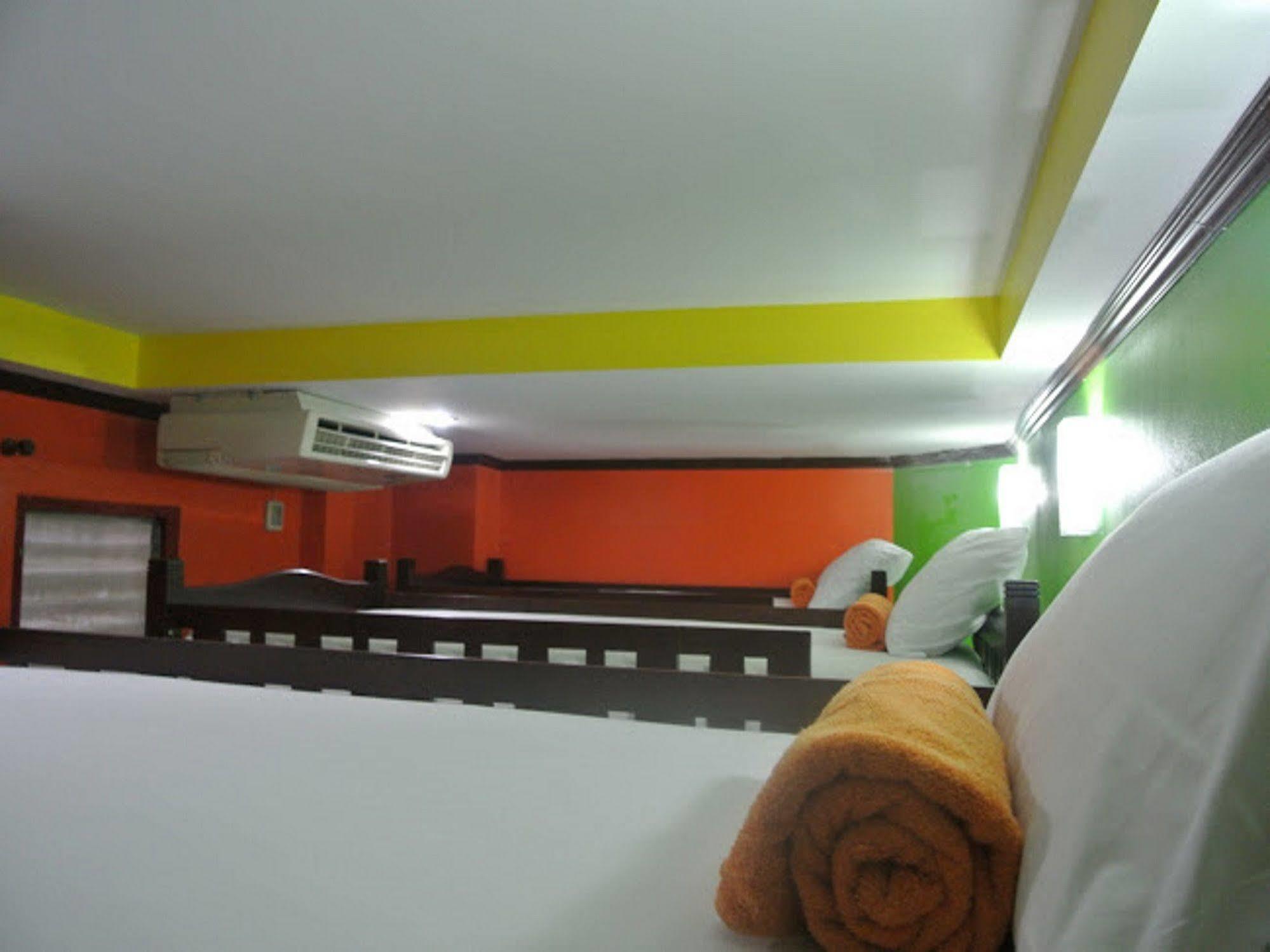 Silla Patong Hostel Экстерьер фото