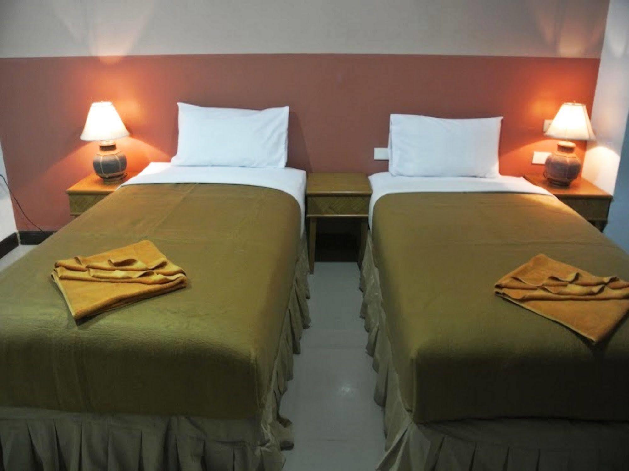 Silla Patong Hostel Экстерьер фото