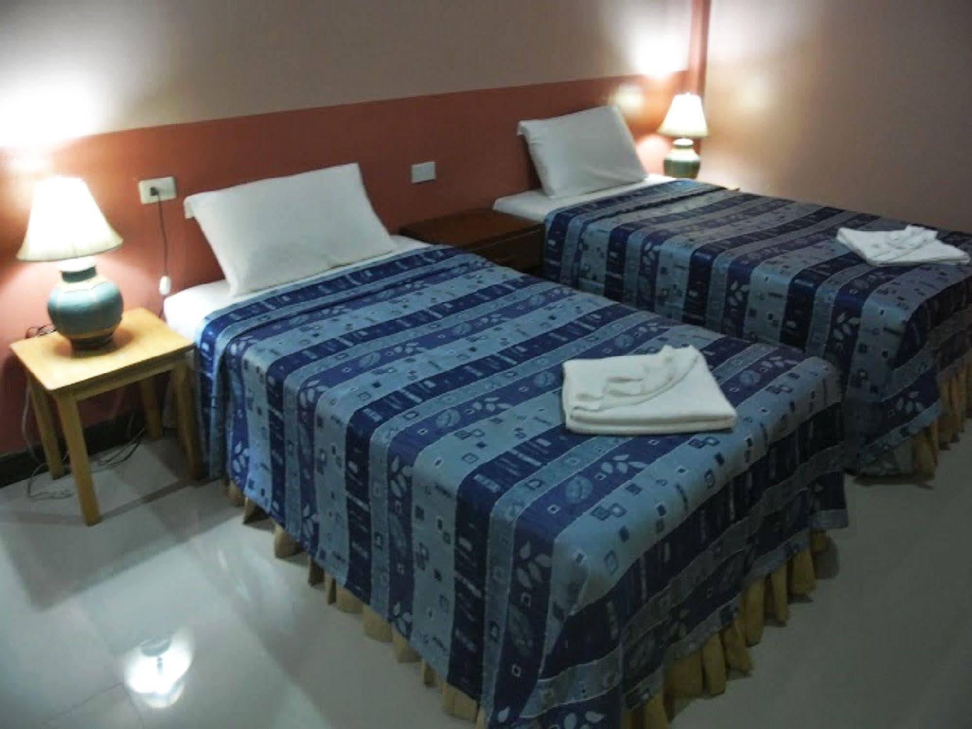 Silla Patong Hostel Экстерьер фото