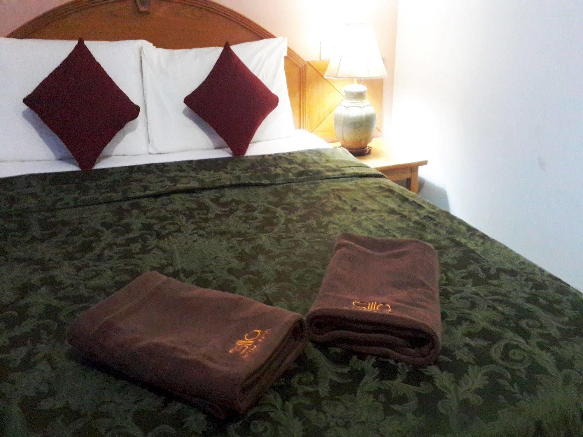 Silla Patong Hostel Экстерьер фото