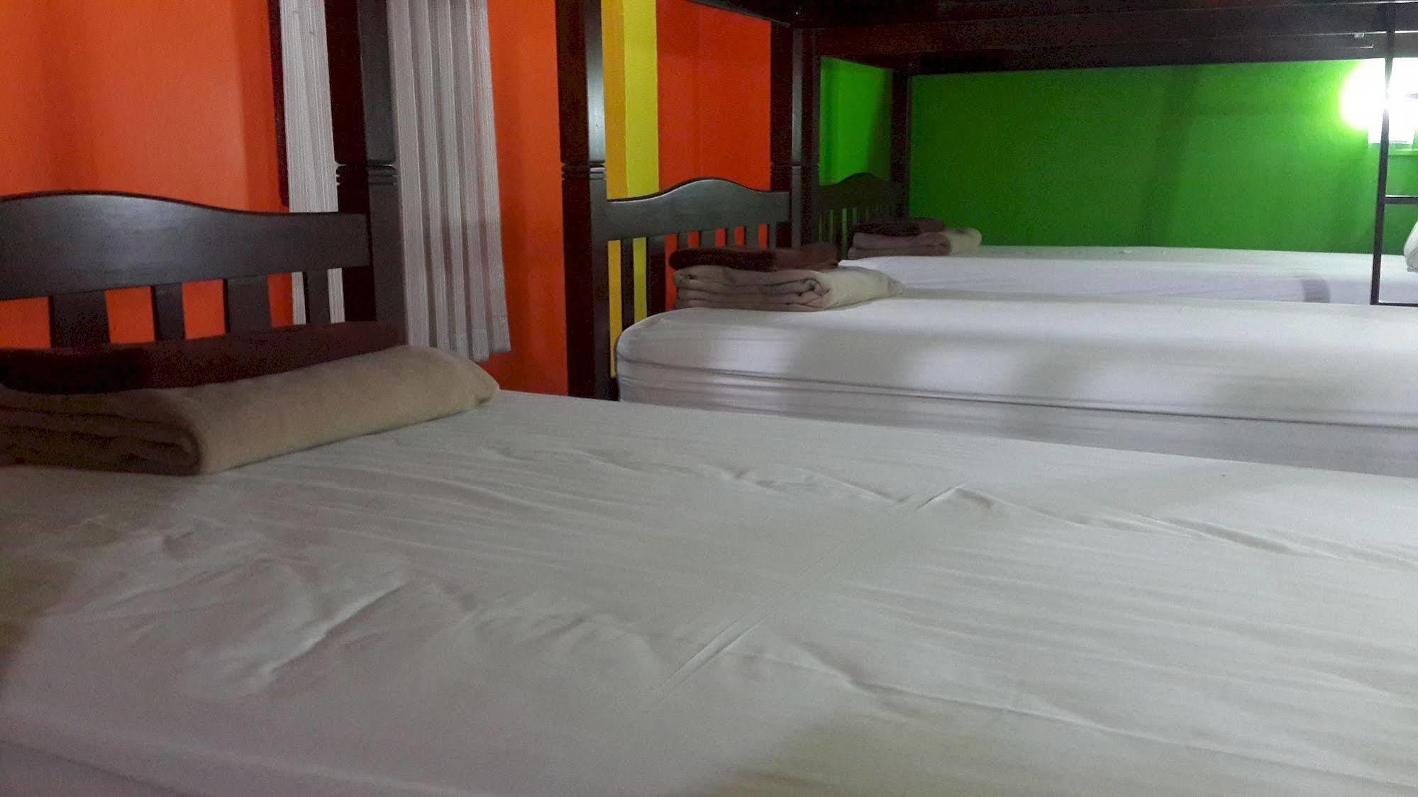 Silla Patong Hostel Экстерьер фото