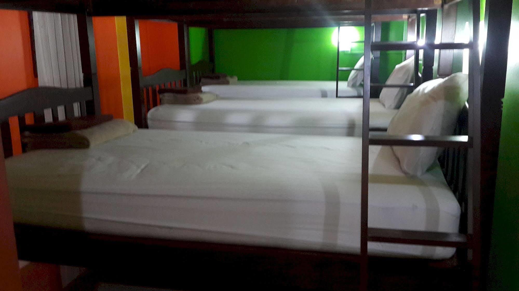 Silla Patong Hostel Экстерьер фото