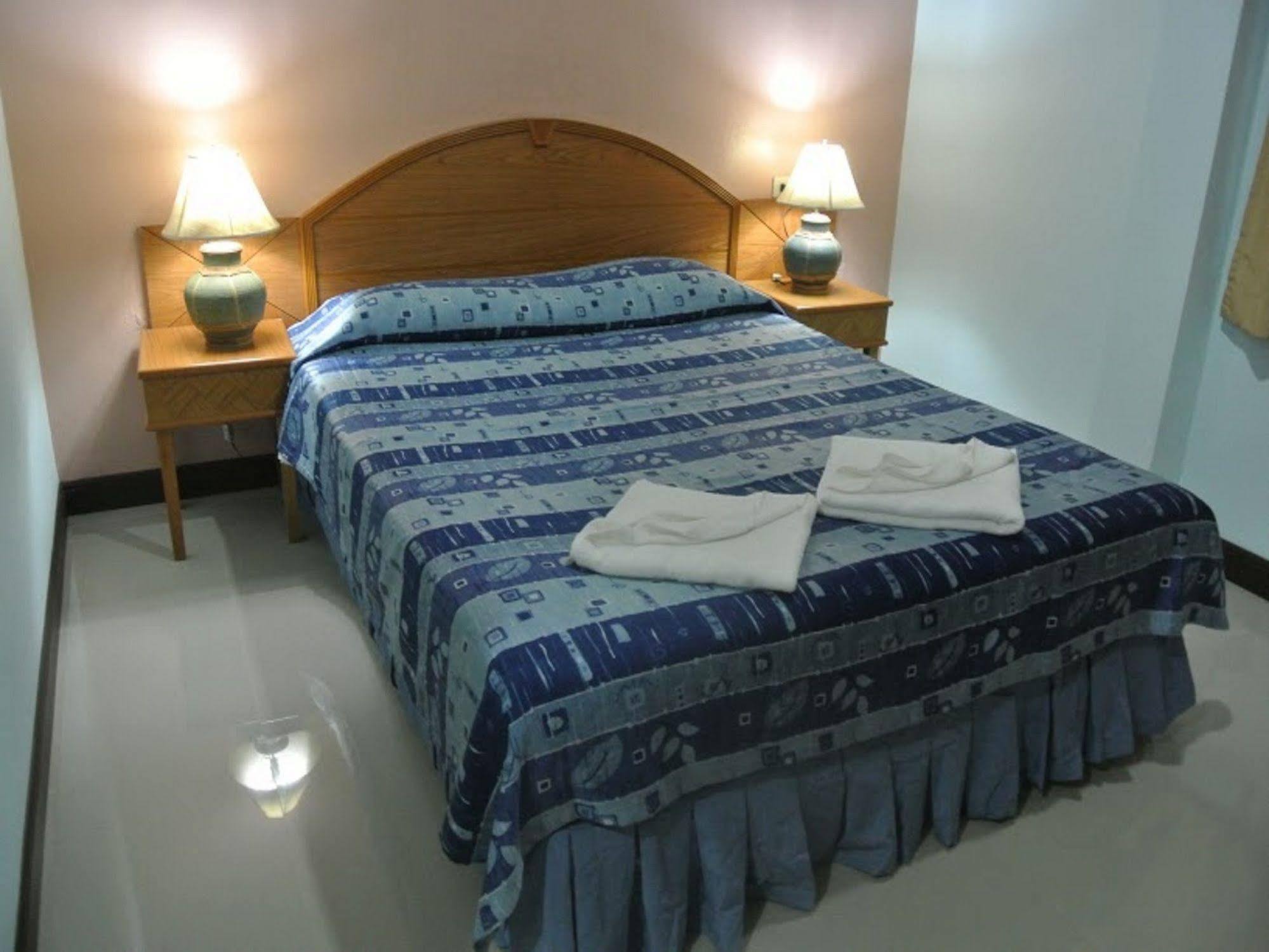 Silla Patong Hostel Экстерьер фото